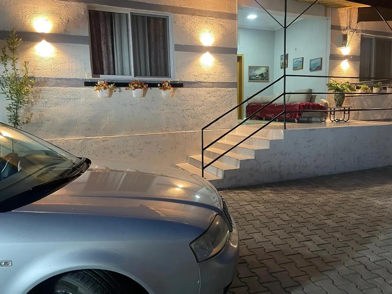 Villa Oni Tirana 0*,